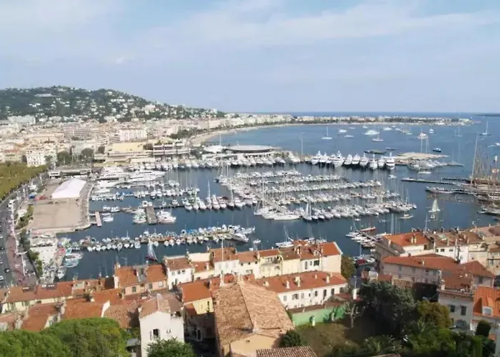 - Eebaeb Campeggio Hyères