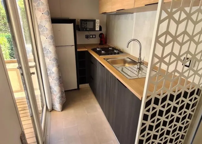 - Eebaeb Campeggio Hyères